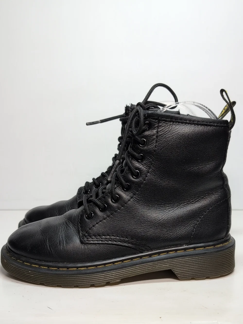 Dr Martens Delaney Airwair combat boot. Little girl or boy size 1 EU 32